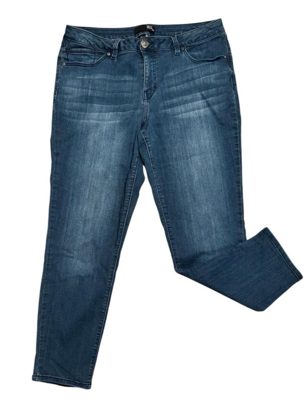 1822 Denim Women's Skinny Jeans in Medium Blue Wash
